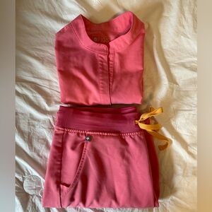 Figs Scrub Set in Pink